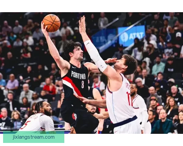 霍勒迪三分7记砍下30分开拓者力克快船 阿夫迪亚28分准三双小卡空砍28分